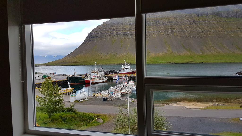 Harbour Inn - Guesthouse Bildudalur Екстер'єр фото