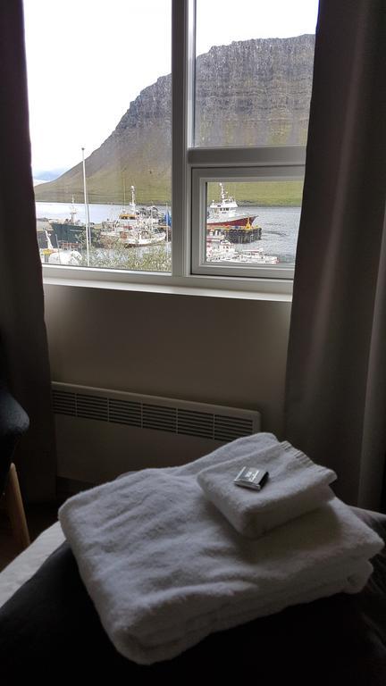 Harbour Inn - Guesthouse Bildudalur Екстер'єр фото